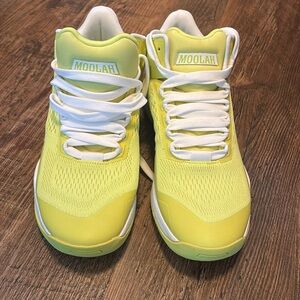 Moolah Basketball Shoes Size 8.5 brand new Yellow